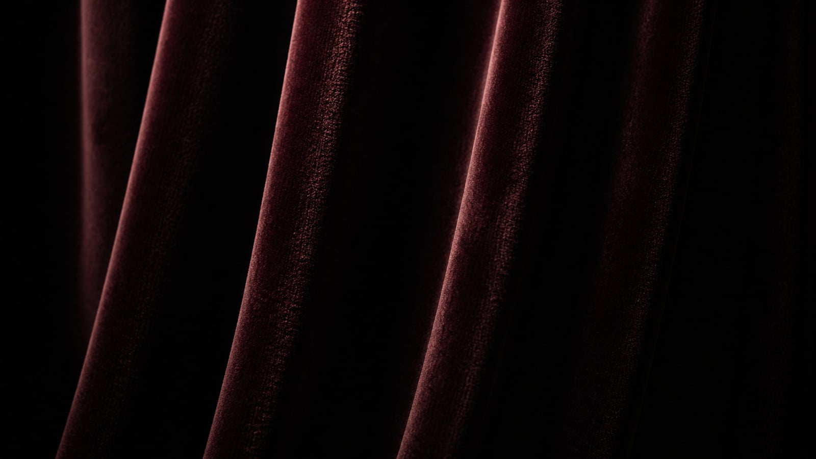 velluto in penombra, luce radente