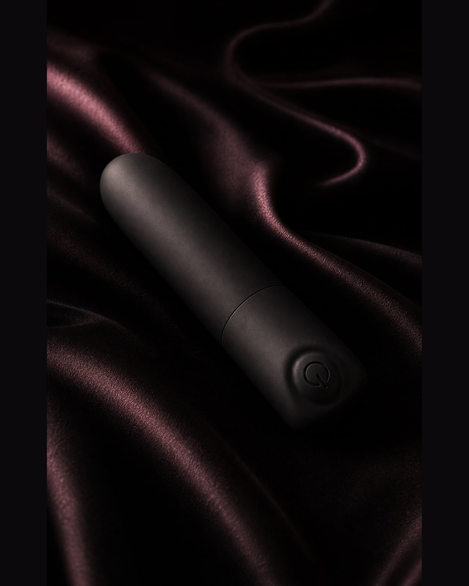 Eco — bullet in silicone nero opaco con pulsante in rilievo